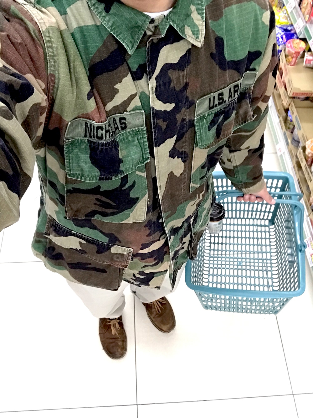 「冬、おしゃれさんと繋がりたい、秋冬コーデ、オトナカジュアル、迷彩、シンプル、ワイドデニム、メガネ男子、ファッションの力を信じよう、いいね、save、フォローお願いします🤑」｜「ARMY ARMYのアイテム（カバーオール、グリーン系）」を使った、リックさん（メンズ・167cm）の冬コーディネートの1枚目の写真