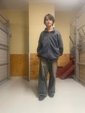 「URBAN RESEARCH DOORS（アーバンリサーチドアーズ）の『XLサイズ/WEB限定』ハミルトンウールクルーネックニット（ニット/セーター、オレンジ系）」を使った、Yuichiroさん（メンズ・171cm）の冬コーディネート