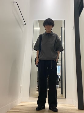 「EKAL（エカル）の『接触冷感/速乾』SOLOTEX ショートスリーブ プルオーバーシャツ（シャツ/ブラウス、グレー系）」を使った、Yuichiroさん（メンズ・171cm）の春コーディネート