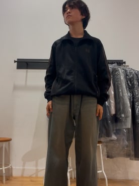 「URBAN RESEARCH（アーバンリサーチ）のNeedles　Track Jacket（テーラードジャケット、ブラック系）」を使った、Yuichiroさん（メンズ・171cm）の冬コーディネート