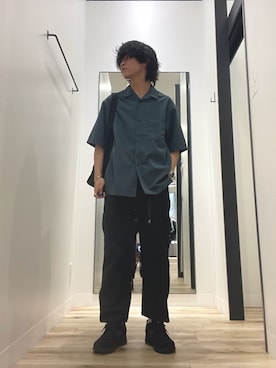 「URBAN RESEARCH DOORS（アーバンリサーチドアーズ）の『イージーケア/速乾/UVカット』クイックドライ オープンカラー ショートスリーブ シャツ（シャツ/ブラウス、グリーン系）」を使った、Yuichiroさん（メンズ・171cm）の春コーディネート