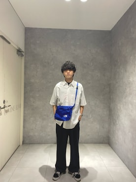 「URBAN RESEARCH DOORS（アーバンリサーチドアーズ）のSupima Cotton Regular SHIRTS（シャツ/ブラウス、ホワイト系）」を使った、Yuichiroさん（メンズ・171cm）の夏コーディネート