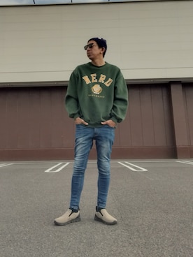 「アイテム（スウェット）」を使った、よく食べてよく寝て音楽聴いて時々旅行さん（メンズ・180cm）の冬コーディネート