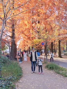 「アイテム（スリッポン）」を使った、よく食べてよく寝て音楽聴いて時々旅行さん（メンズ・180cm）の冬コーディネート