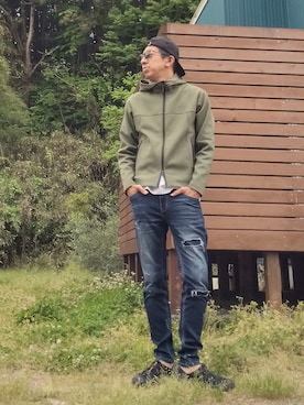 「アイテム（パーカー）」を使った、シンプルデニムおじさん👖さん（メンズ・180cm）の春コーディネート