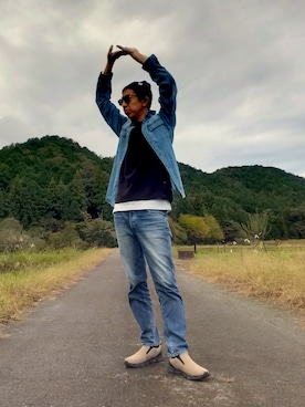 「アイテム（スリッポン）」を使った、デニム大好きおじさん夏秋白Ｔ冬ニットさん（メンズ・180cm）の秋コーディネート