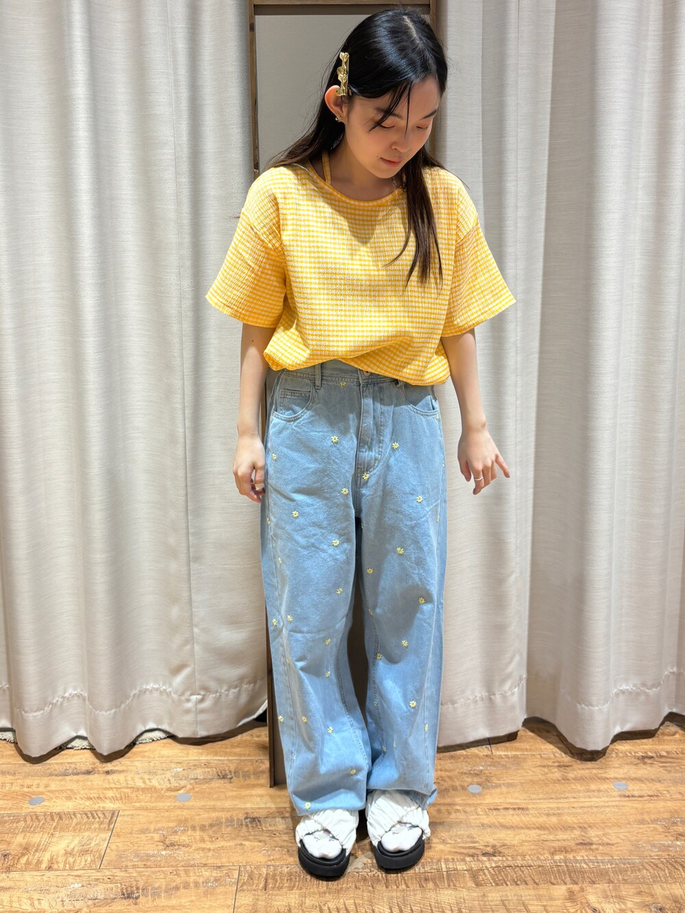 「夏コーデ、シンプルコーデ、休日スタイル」｜「ehka sopoのアイテム（デニムパンツ、ブルー系）」を使った、まなみさん（レディース・149cm）の夏コーディネートの1枚目の写真