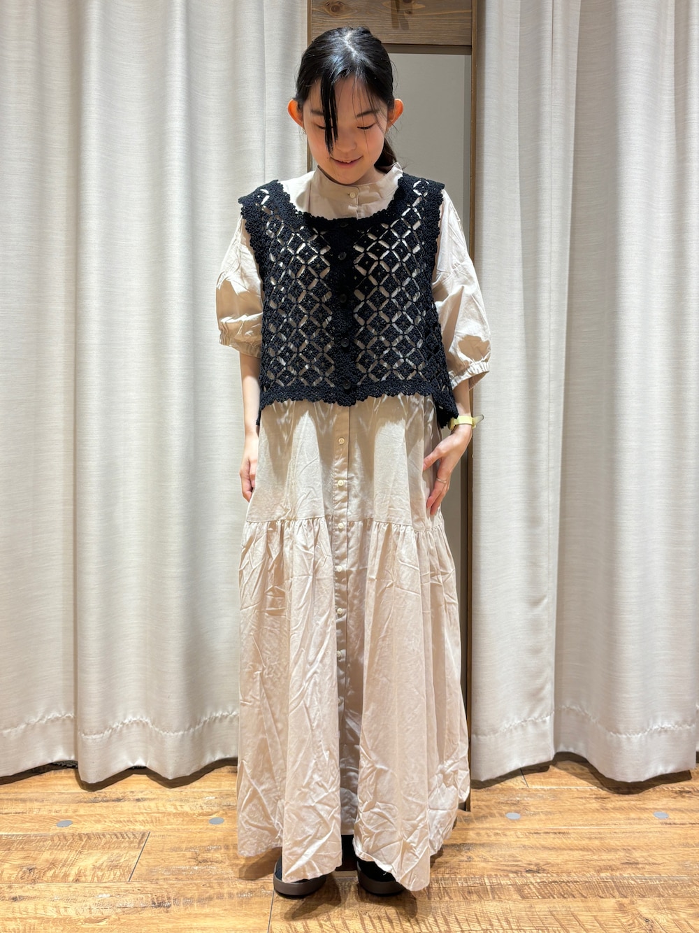 「SM2のアイテム（その他トップス、ブラック系）」を使った、まなみさん（レディース・149cm）の夏コーディネートの1枚目の写真