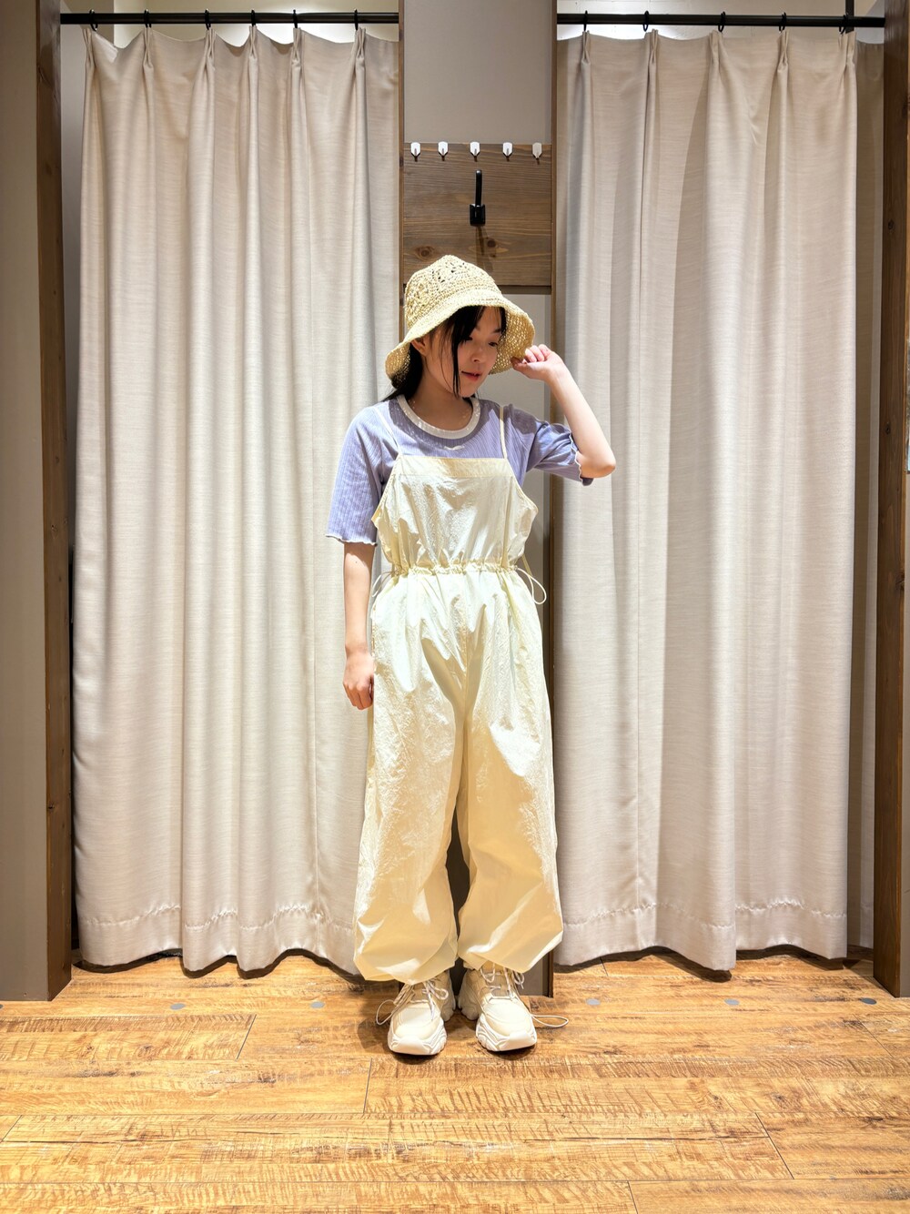 「初夏スタイル、夏のお出かけ、低身長女子」｜「ehka sopoのダッドスニーカー（スニーカー、ホワイト系）」を使った、まなみさん（レディース・149cm）の春コーディネートの1枚目の写真