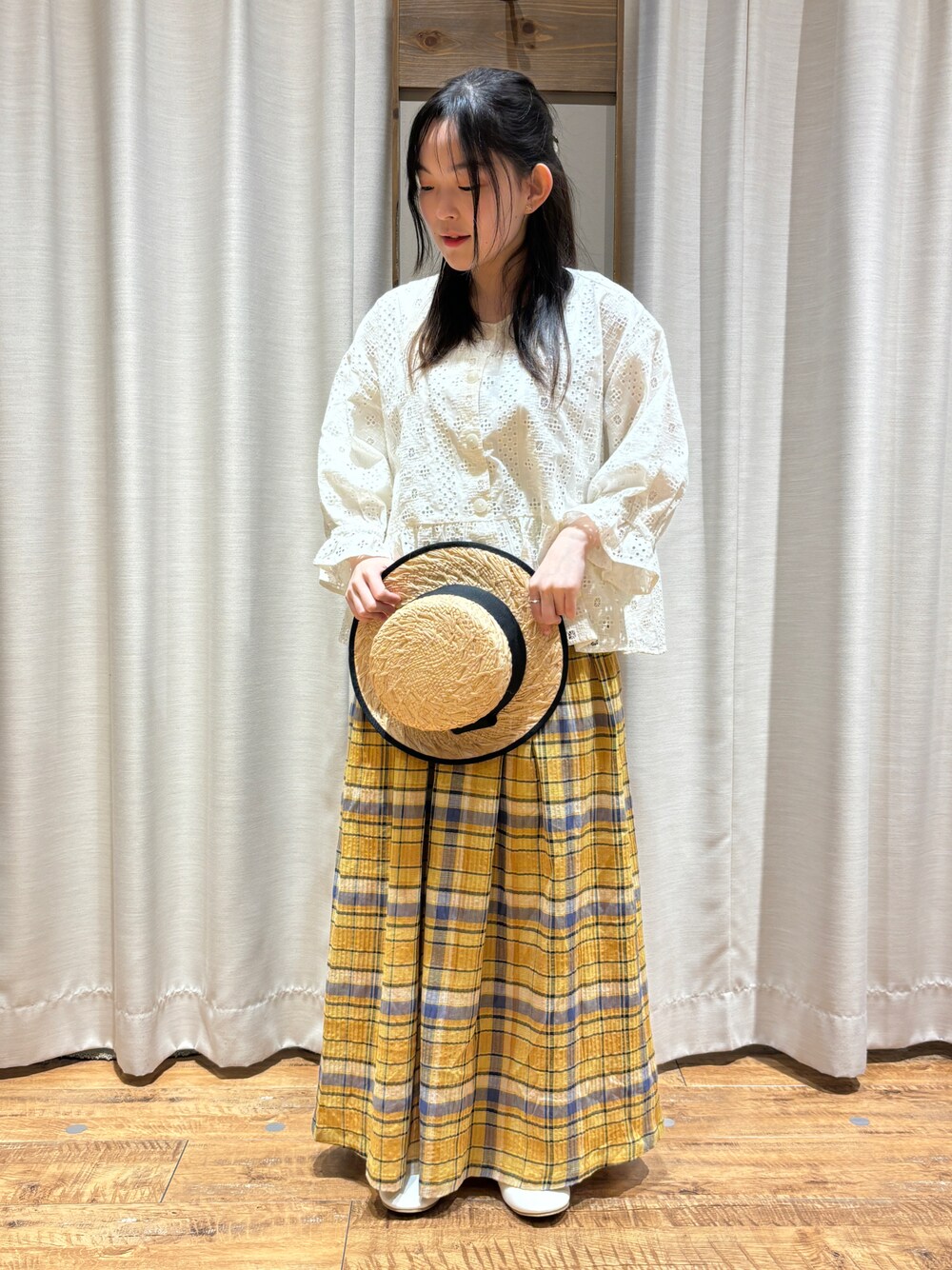 「初夏コーデ、休日スタイル、おでかけコーデ、低身長女子」｜「SM2のアイテム（ジャケット/アウター、ホワイト系）」を使った、まなみさん（レディース・149cm）の春コーディネートの1枚目の写真