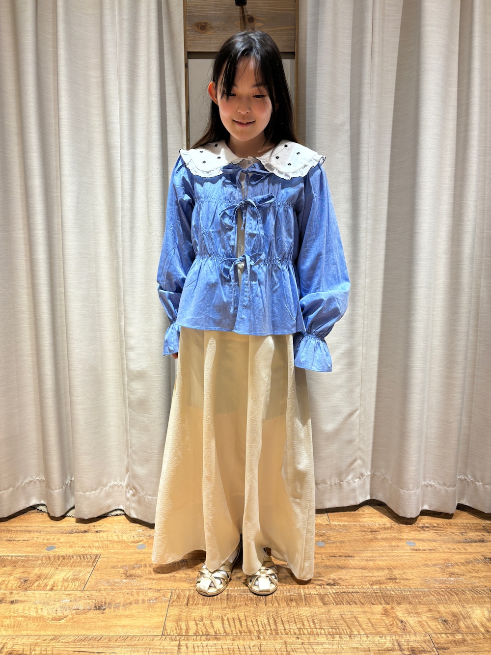 「ehka sopoの前後2WAYノースリギャザーワンピース（ワンピース、ホワイト系）」を使った、まなみさん（レディース・149cm）の春コーディネートの1枚目の写真