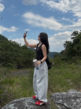 「アイテム（スウェットパンツ）」を使った、YUUNAさん（レディース・157cm）の夏コーディネート