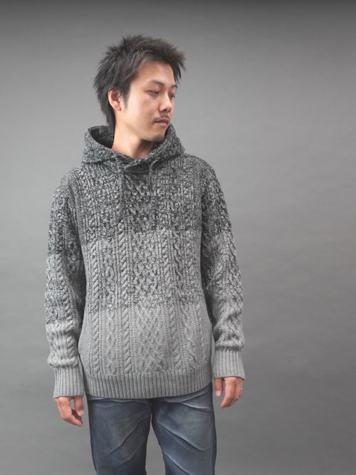 ケーブルグラデーションフーテッドプルオーバーニット（ニット