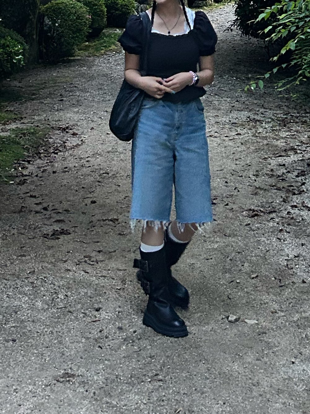 「MOUSSYのWIDE DENIM ショートパンツ（デニムパンツ、ブルー系）」を使った、miicさん（レディース・159cm）の夏コーディネートの1枚目の写真