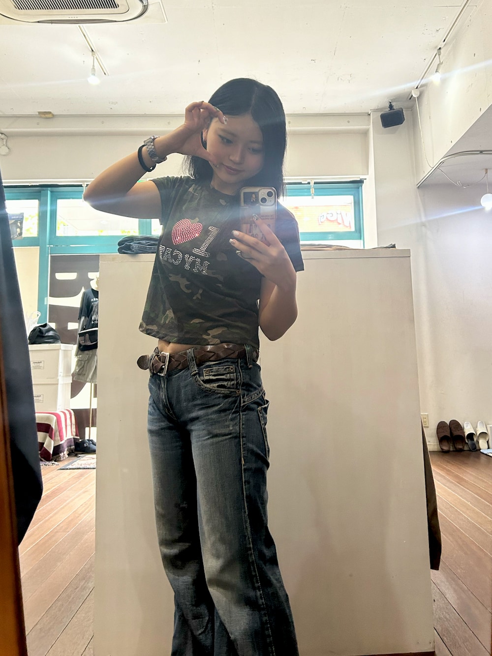 「カモフラージュ、迷彩、y2k、デニムパンツ、チビT、ピチT、古着屋」｜「RONRON(korea)のアイテム（Tシャツ/カットソー、その他）」を使った、miicさん（レディース・159cm）の秋コーディネートの1枚目の写真