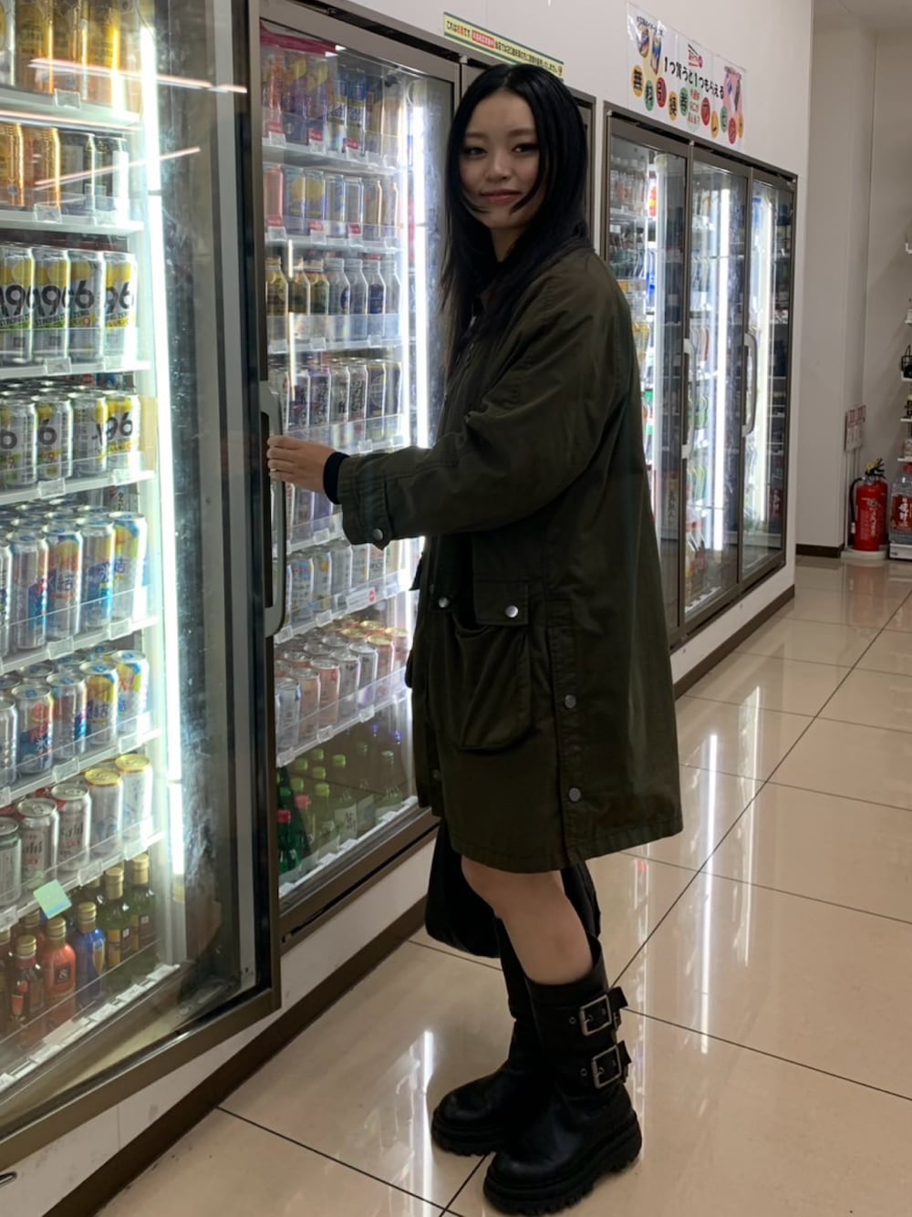 「冬のコーデ、大人かわいい、スカートスタイル、モッズコート、ブーツ、ブーツスタイル、大人女子、古着MIX、古着、古着コーデ、秋冬」｜「CUBE SUGARの綿ナイロンツイル ラグラン ミリタリーコート（ミリタリージャケット、グリーン系）」を使った、miicさん（レディース・159cm）の冬コーディネートの1枚目の写真