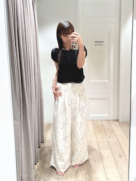 「mystic（ミスティック）のフラワータックパンツ（Pants、ホワイト系）」を使った、hirataさん（レディース・162cm）の春コーディネート