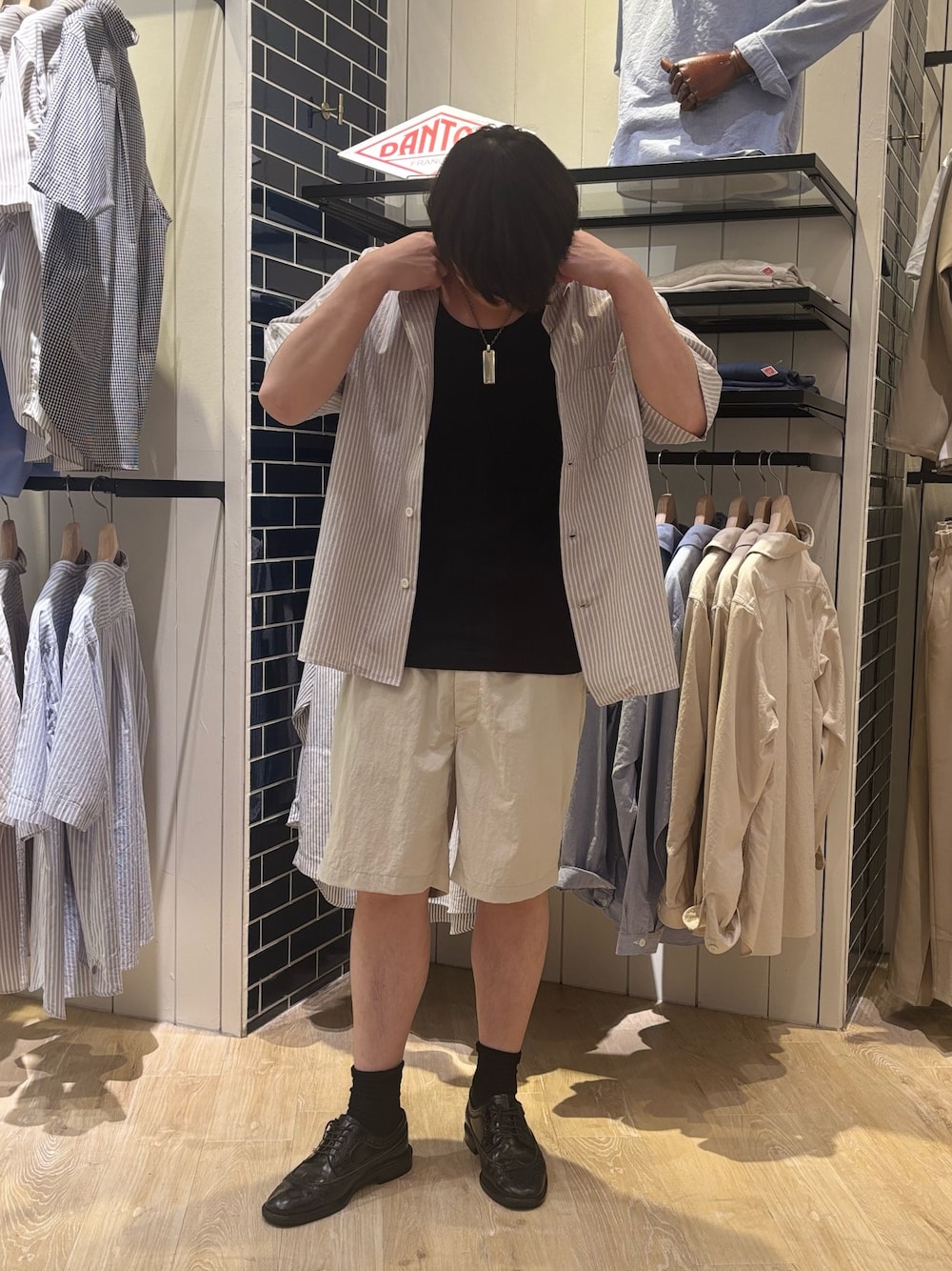 「夏コーデ、きれいめカジュアル、ハーフパンツ、シャツスタイル、お出かけコーデ、アウトドアスタイル、休日スタイル、大人コーデ、キレイめカジュアル、リラックススタイル、シャツ好き集まれ、さわやか、半袖シャツ、ゆるコーデ」｜「DANTONの【DANTON/ダントン】BAND COLLAR SHIRT SS 25SS（シャツ/ブラウス、グレー系）」を使った、RYOUGAさん（メンズ・177cm）の夏コーディネートの1枚目の写真