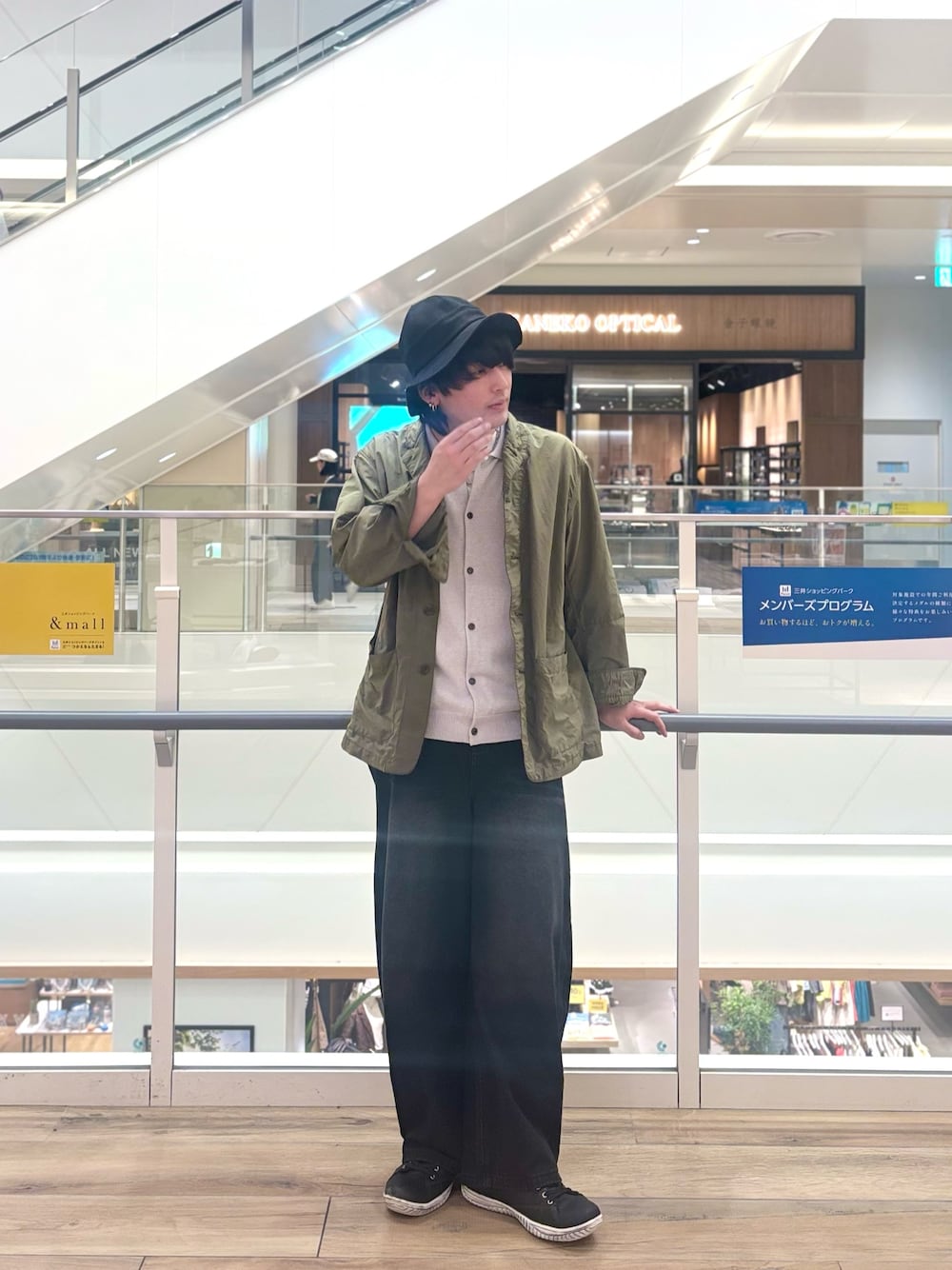 「シャツスタイル、バケットハット、雨の日コーデ、やっぱり帽子が好き、お出かけコーデ、夏コーデ、シンプル、夏ファッション、メンズコーデ、デニム」｜「halo commodityの【halo commodity/ハロ コモディティー】Roots Pass Hat h251-409（ハット、ブラック系）」を使った、RYOUGAさん（メンズ・177cm）の春コーディネートの1枚目の写真