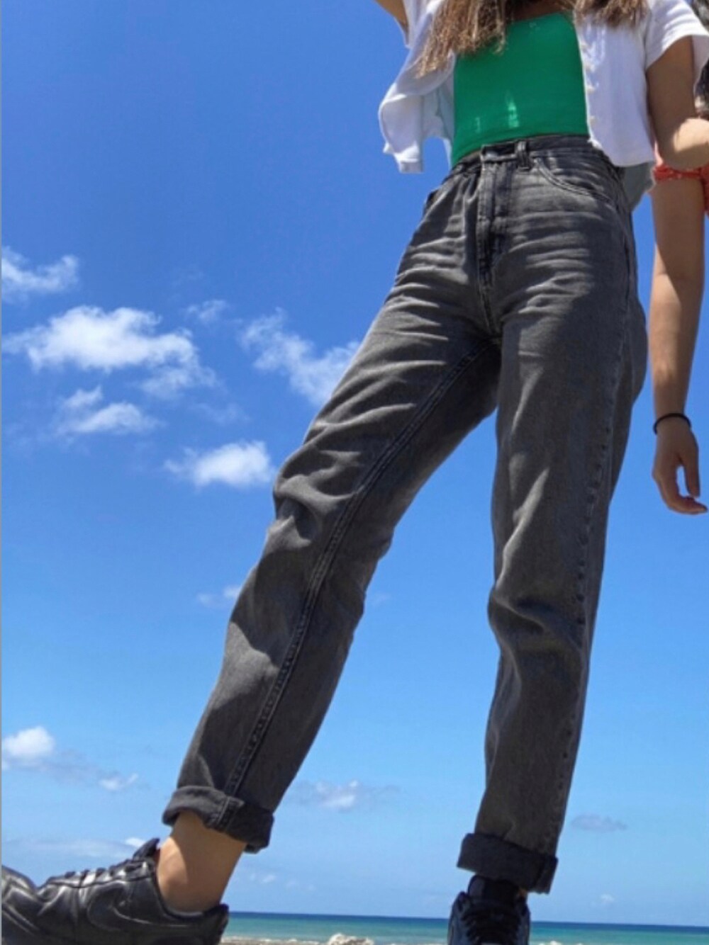 「デニム、夏、ナイキ」｜「GAPのモダン UネックTシャツ（Tシャツ/カットソー、ホワイト系）」を使った、Syuさん（レディース・157cm）の夏コーディネートの1枚目の写真