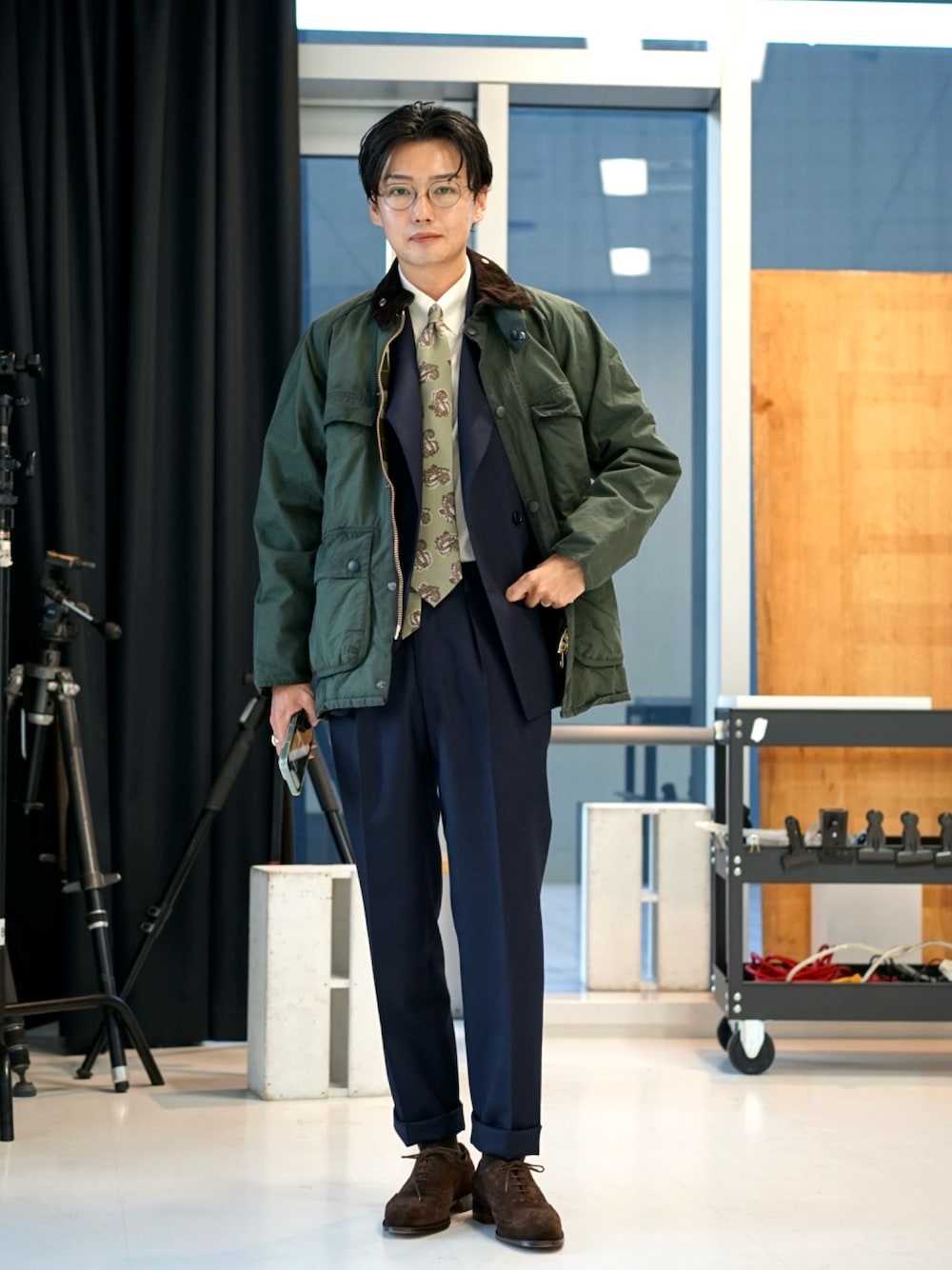 「お出かけコーデ、秋冬コーデ、カジュアルコーデ、休日コーデ、古着MIX、大人コーデ、革靴」｜「BEAMS FのBEAMS F / オックスフォード シャンブレー タブカラーシャツ（シャツ/ブラウス、ベージュ系）」を使った、shunkobayashiさん（骨格ウェーブ・メンズ・171cm）の冬コーディネートの1枚目の写真