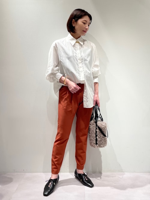 カリテ エスパル仙台東館店KAWAMURAさんのスラックス「【23AW】2WAYバックピーチタックパンツ/秋服/冬服/オフィスカジュアル(qualite|カリテ)」を使ったコーディネート