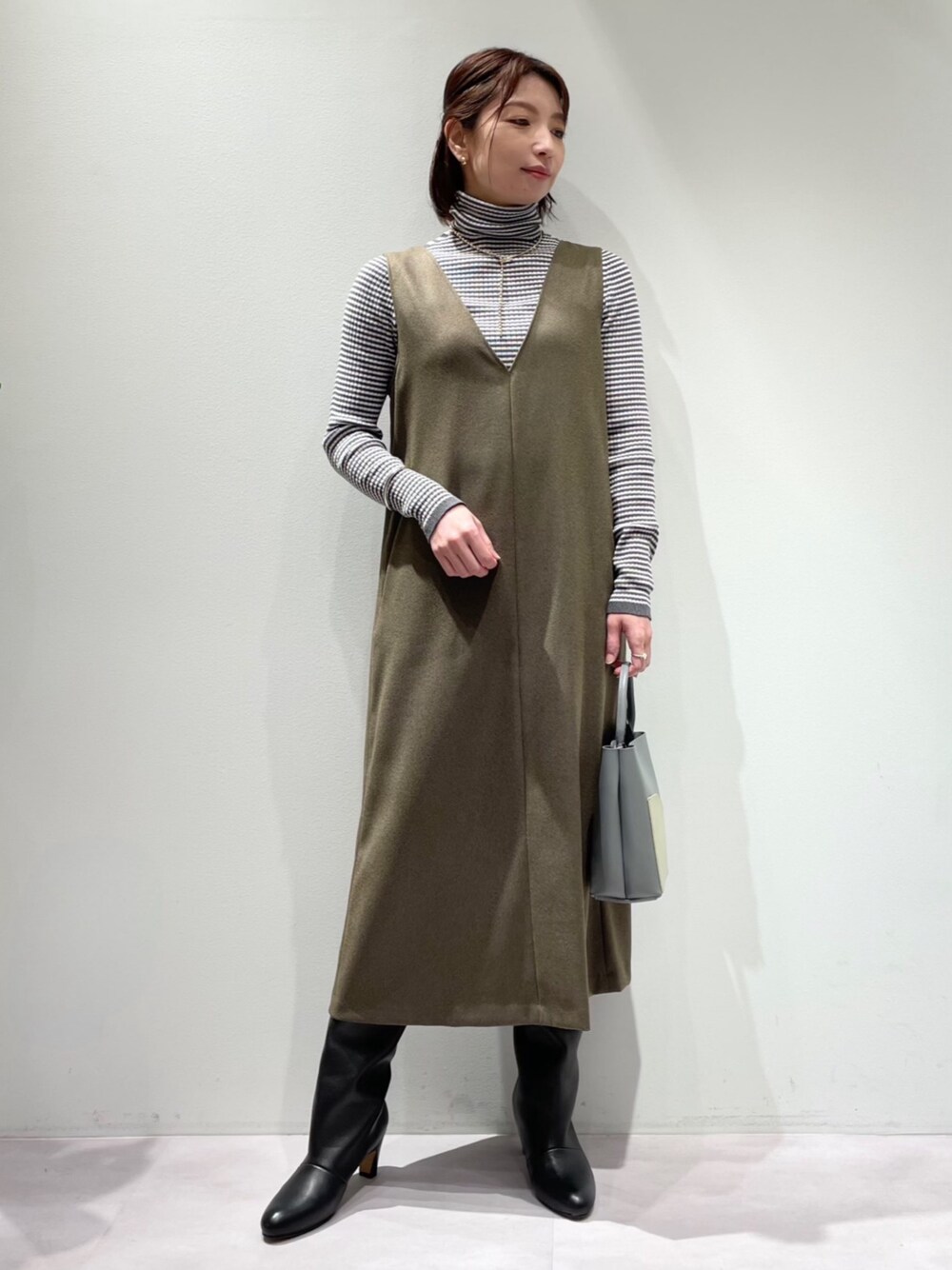 「カリテ(qualite)、カリテスケープ、ワンピーススタイル、ワンピース、リブニット、タートルネックニット、ボーダーニット、お出かけコーデ、フユコーデ、ブーツスタイル」｜「qualiteの【日本製】シームレスタートルニット（ニット/セーター、その他）」を使った、KAWAMURAさん（レディース・160cm）の冬コーディネートの1枚目の写真