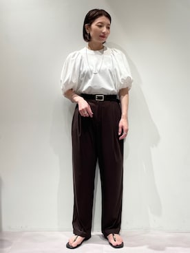 「ブラウンパンツ」｜「アイテム（サンダル）」を使った、KAWAMURAさん（レディース・160cm）の夏コーディネート