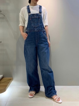 「Levi's（リーバイス）のアイテム（サロペット/オーバーオール）」を使った、yyhhmm互相さん（レディース・165cm）の秋コーディネート