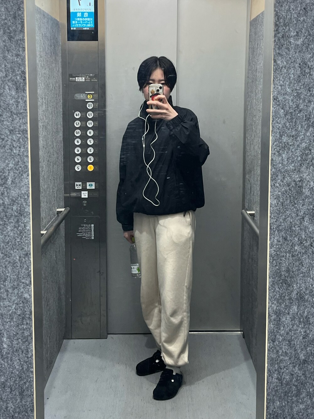 「UNIQLO、ユニクロ、スポーツミックス、大人カジュアル、カジュアルコーデ、春夏コーデ、ラフ、プチプラ、メンズライク」｜「UNIQLOのアイテム（スウェットパンツ、ホワイト系）」を使った、yayapikmin さん（レディース・156cm）の春コーディネートの1枚目の写真