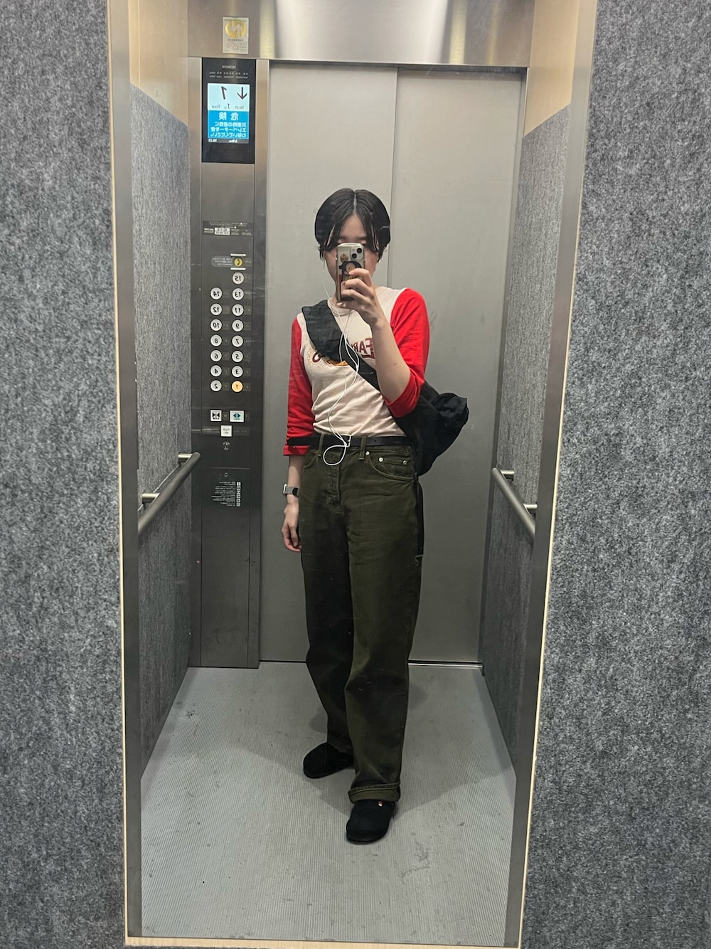 「stussy、ストゥーシー、ビルケンシュトック、birkenstock、古着、古着MIX、used、CANALJEAN、ショルダーバッグ、リンガーTシャツ、デニム、ワイドパンツ、夏コーデ、アクティブ、オトナカジュアル」｜「STUSSYのアイテム（デニムパンツ、グリーン系）」を使った、yayapikmin さん（レディース・156cm）の夏コーディネートの1枚目の写真