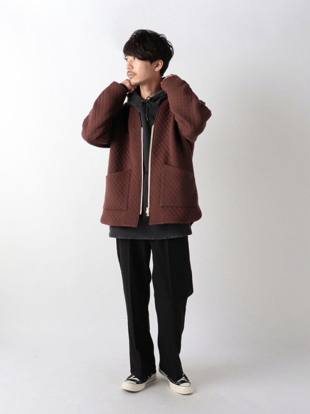 「だから秋服が好き、フレディアンドグロスター、FREDY&GLOSTER、gloster、パーカー、カーディガン、フレアパンツ、休日スタイル、wearhalloween2021、レイヤードスタイル、秋コーデ、きれいめカジュアル、おしゃれさんと繋がりたい、お洒落さんとつながりたい、キルティング」｜「GLOSTERのJAPAN MADE ダメージ加工 プルオーバーパーカー（パーカー、ブラック系）」を使った、katsuさん（メンズ・170cm）の秋コーディネートの1枚目の写真