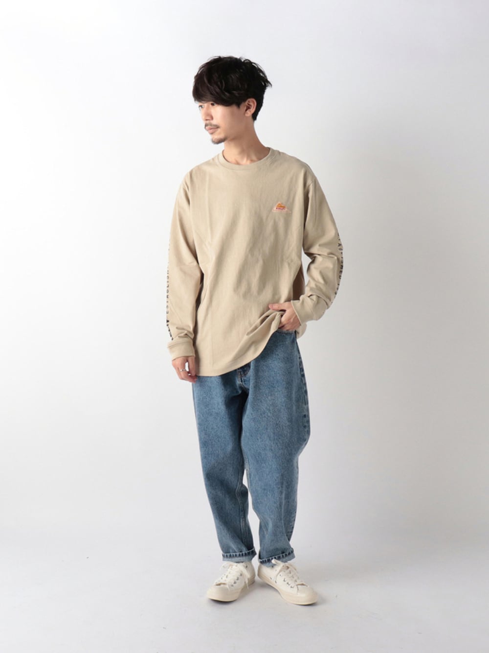 「だから秋服が好き、フレディアンドグロスター、FREDY&GLOSTER、gloster、おしゃれさんと繋がりたい、ベージュ、お洒落さんとつながりたい、秋コーデ、wearhalloween2021、休日スタイル、いいね、save、フォローお願いします🤑、ロンT、グラフィックＴ、プリントT」｜「GLOSTERのバギーテーパードデニムパンツ（デニムパンツ、ブルー系）」を使った、katsuさん（メンズ・170cm）の秋コーディネートの1枚目の写真