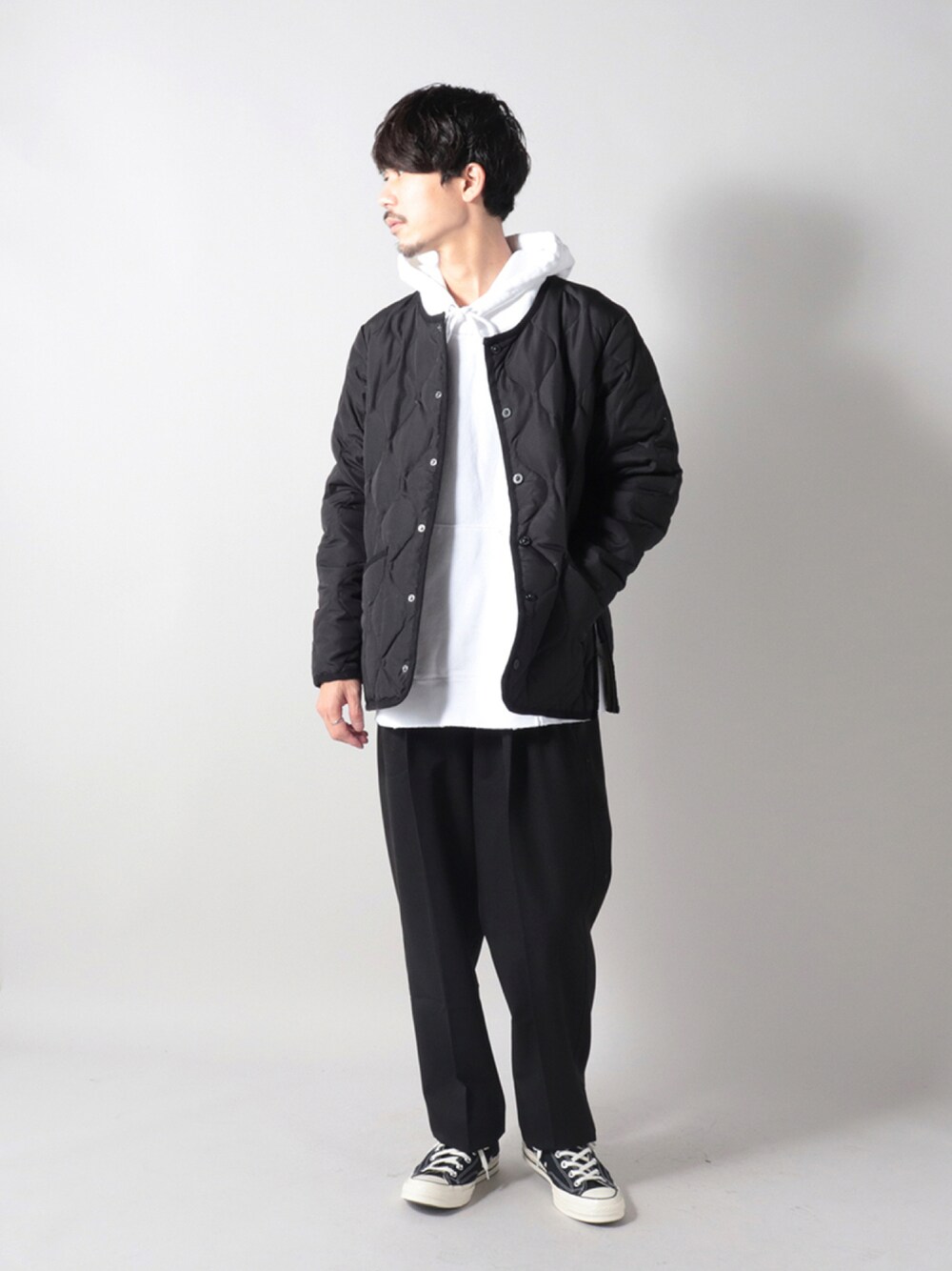 「フレディアンドグロスター、FREDY&GLOSTER、gloster、おしゃれさんと繋がりたい、お洒落さんとつながりたい、いいね、save、フォローお願いします🤑、モノトーン、パーカー、ダメージ加工、秋服準備はじめました、秋トレンド2021、レイヤードスタイル、Coming soon...、モード、タックパンツ」｜「GLOSTERのJAPAN MADE ダメージ加工 プルオーバーパーカー（パーカー、ホワイト系）」を使った、katsuさん（メンズ・170cm）の秋コーディネートの1枚目の写真