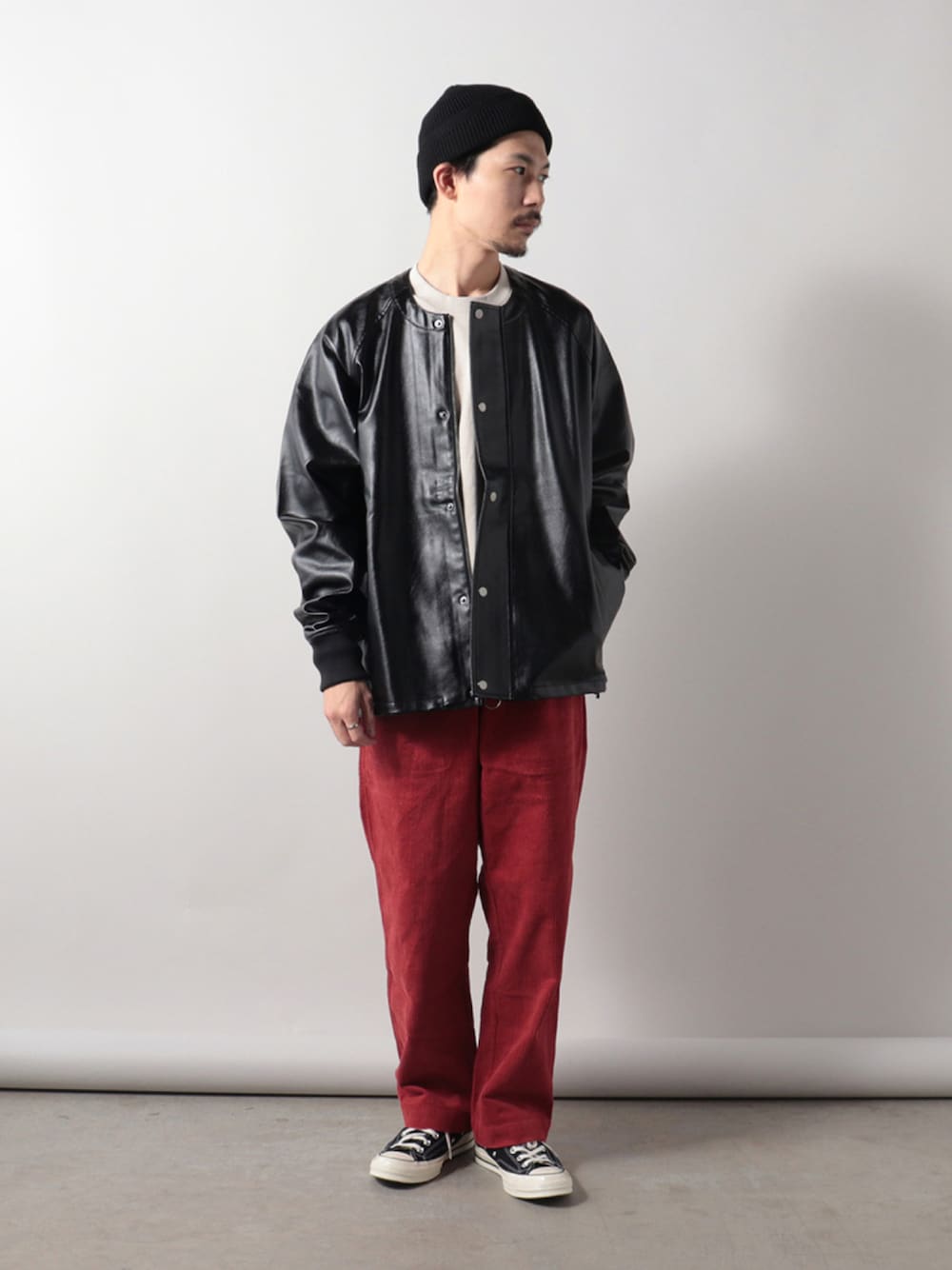 「フレディアンドグロスター、FREDY&GLOSTER、gloster、おしゃれさんと繋がりたい、お洒落さんとつながりたい、いいね、save、フォローお願いします🤑、フェイクレザー、ボンバージャケット、シェフパンツ、秋コーデ、秋服準備はじめました、コーデュロイパンツ、コーデュロイ、休日スタイル、ロンT」｜「Nine Tailorの【Nine Tailor/ナインテーラー】Cuez Watch #N-350（ニットキャップ/ビーニー、ブラック系）」を使った、katsuさん（メンズ・170cm）の秋コーディネートの1枚目の写真