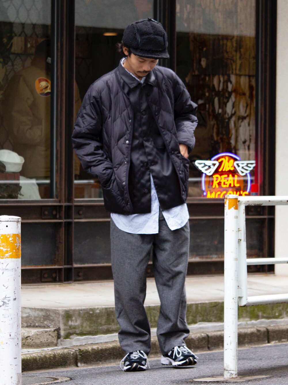 「秋ルック紹介するよ、フレディアンドグロスター、FREDY&GLOSTER、gloster、レイヤードスタイル、秋コーデ、ブルゾン、シンプルコーデ、キルティング、キルティングジャケット、モード、シャツスタイル、冬コーデ、レザー、スニーカー」｜「halo commodityの【halo Commodity/ハロ コモディティー】Makalu Flap Cap ボア フリース（キャップ、ブラック系）」を使った、katsuさん（メンズ・170cm）の秋コーディネートの1枚目の写真
