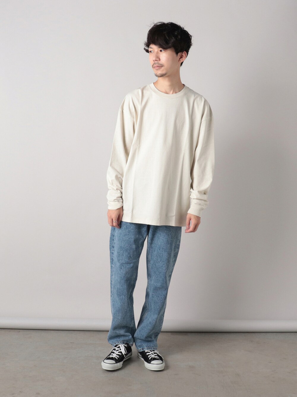 「フレディアンドグロスター、FREDY&GLOSTER、gloster、ロンT、デニム、シンプル、秋服準備はじめました、秋コーデ、休日スタイル、いいね、save、フォローお願いします🤑、おしゃれさんと繋がりたい、お洒落さんとつながりたい、ヴィンテージ」｜「GLOSTERのスタンダードフィットデニムパンツ（デニムパンツ、ブルー系）」を使った、katsuさん（メンズ・170cm）の秋コーディネートの1枚目の写真