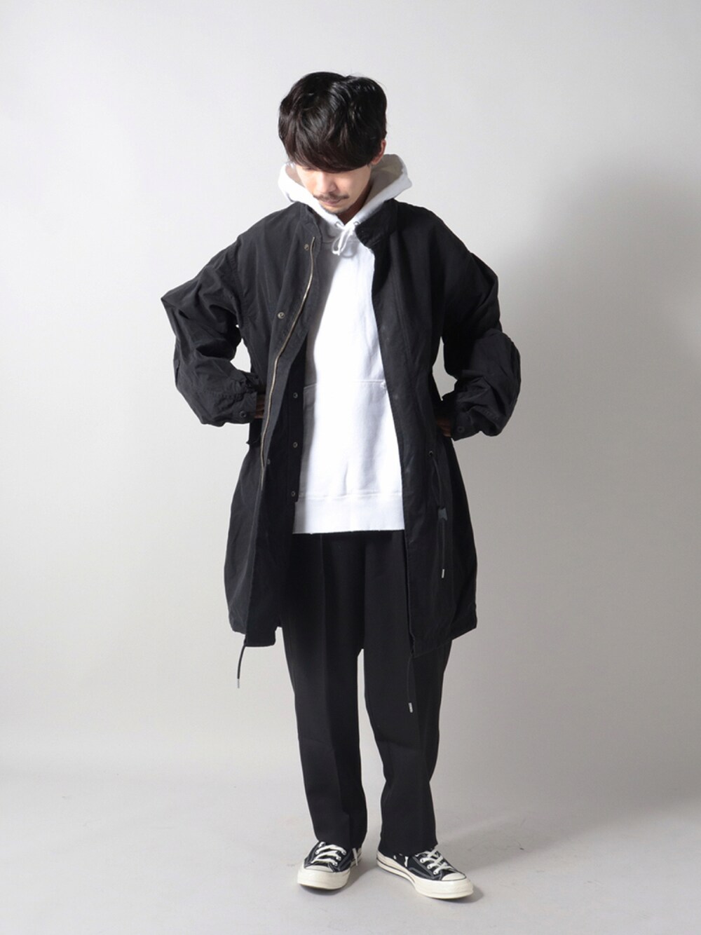 「フレディアンドグロスター、FREDY&GLOSTER、gloster、おしゃれさんと繋がりたい、お洒落さんとつながりたい、いいね、save、フォローお願いします🤑、モード、ダメージ加工、ミリタリージャケット、Coming soon...、秋服準備はじめました、秋トレンド2021、モノトーン、休日スタイル、レイヤードスタイル」｜「GLOSTERのJAPAN MADE ダメージ加工 プルオーバーパーカー（パーカー、ホワイト系）」を使った、katsuさん（メンズ・170cm）の秋コーディネートの1枚目の写真