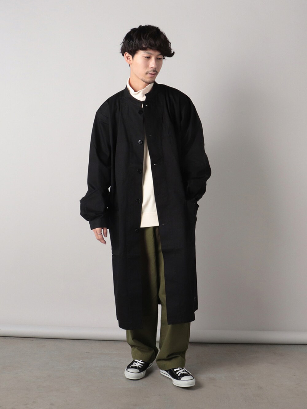 「フレディアンドグロスター、FREDY&GLOSTER、gloster、チノパン、カーキ、タックパンツ、モックネック、ハイネック、秋コーデ、休日スタイル、wearhalloween2021、おしゃれさんと繋がりたい、お洒落さんとつながりたい、いいね、save、フォローお願いします🤑、コート」｜「ARMY TWILLの【ARMY TWILL/アーミーツイル】HERRINGBONE ENDINEER COAT エンジニアコート（その他アウター、ブラック系）」を使った、katsuさん（メンズ・170cm）の秋コーディネートの1枚目の写真