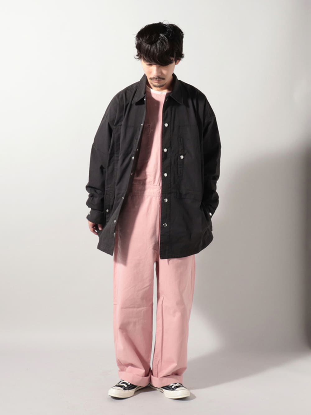 「フレディアンドグロスター、FREDY&GLOSTER、おしゃれさんと繋がりたい、お洒落さんとつながりたい、いいね、save、フォローお願いします🤑、オーバーオール、ビックジャケット、ストリート、ビッグシルエット、秋トレンド2021、秋コーデ、秋のコーデ、ピンク、ピンクコーデ、つなぎ」｜「FREDY MACの【FREDYMAC "SUNDAY TOOLS WEAR"】ジャンプスーツ（つなぎ/オールインワン、ピンク系）」を使った、katsuさん（メンズ・170cm）の夏コーディネートの1枚目の写真