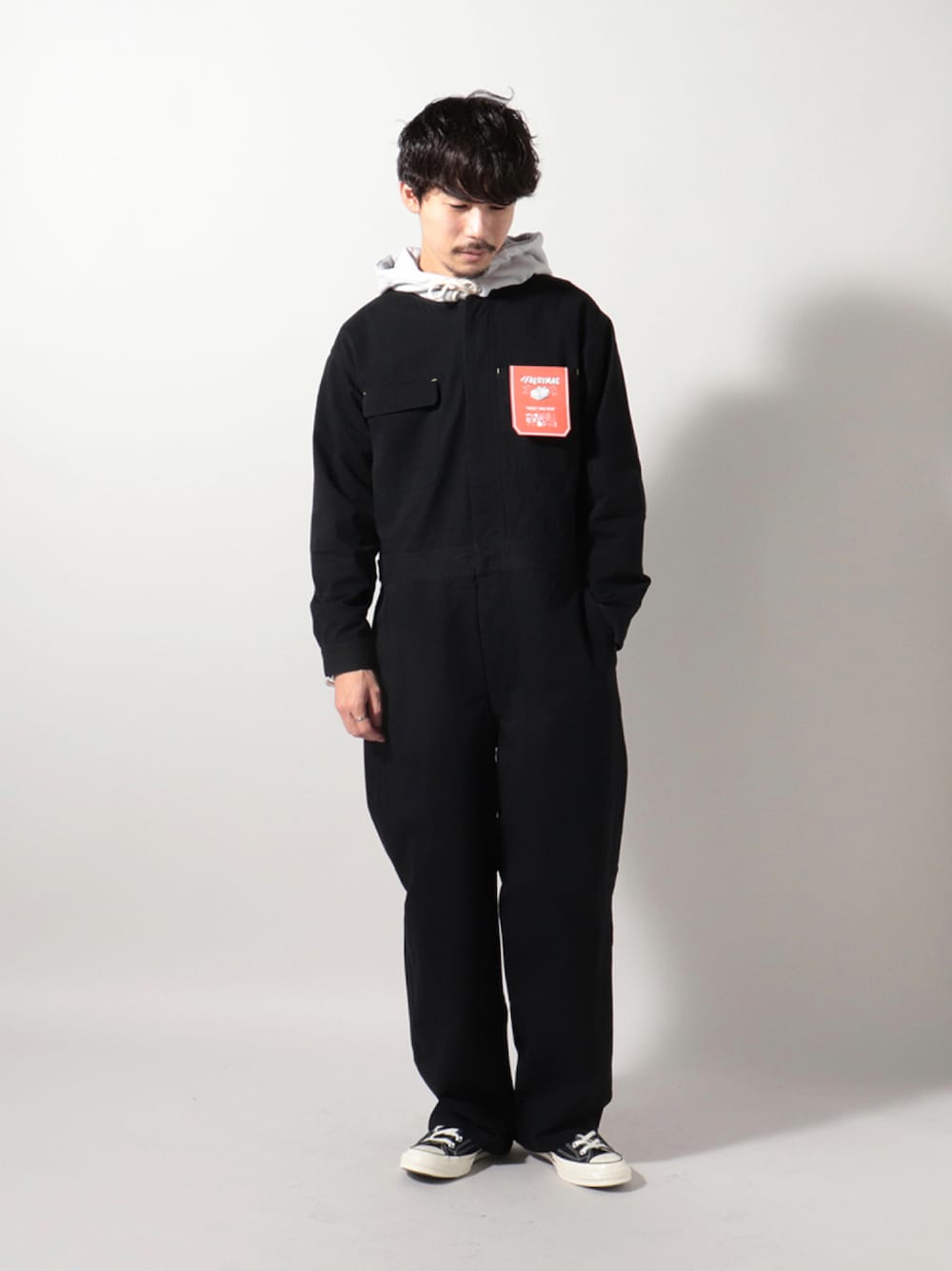 「フレディアンドグロスター、FREDY&GLOSTER、おしゃれさんと繋がりたい、お洒落さんとつながりたい、いいね、save、フォローお願いします🤑、秋のコーデ、gloster、秋トレンド2021、パーカー、ジャンプスーツ、オーバーオール、休日スタイル、リラックススタイル、シンプルコーデ、シンプル」｜「FREDY MACの【FREDYMAC "SUNDAY TOOLS WEAR"】ジャンプスーツ（つなぎ/オールインワン、ブラック系）」を使った、katsuさん（メンズ・170cm）の夏コーディネートの1枚目の写真