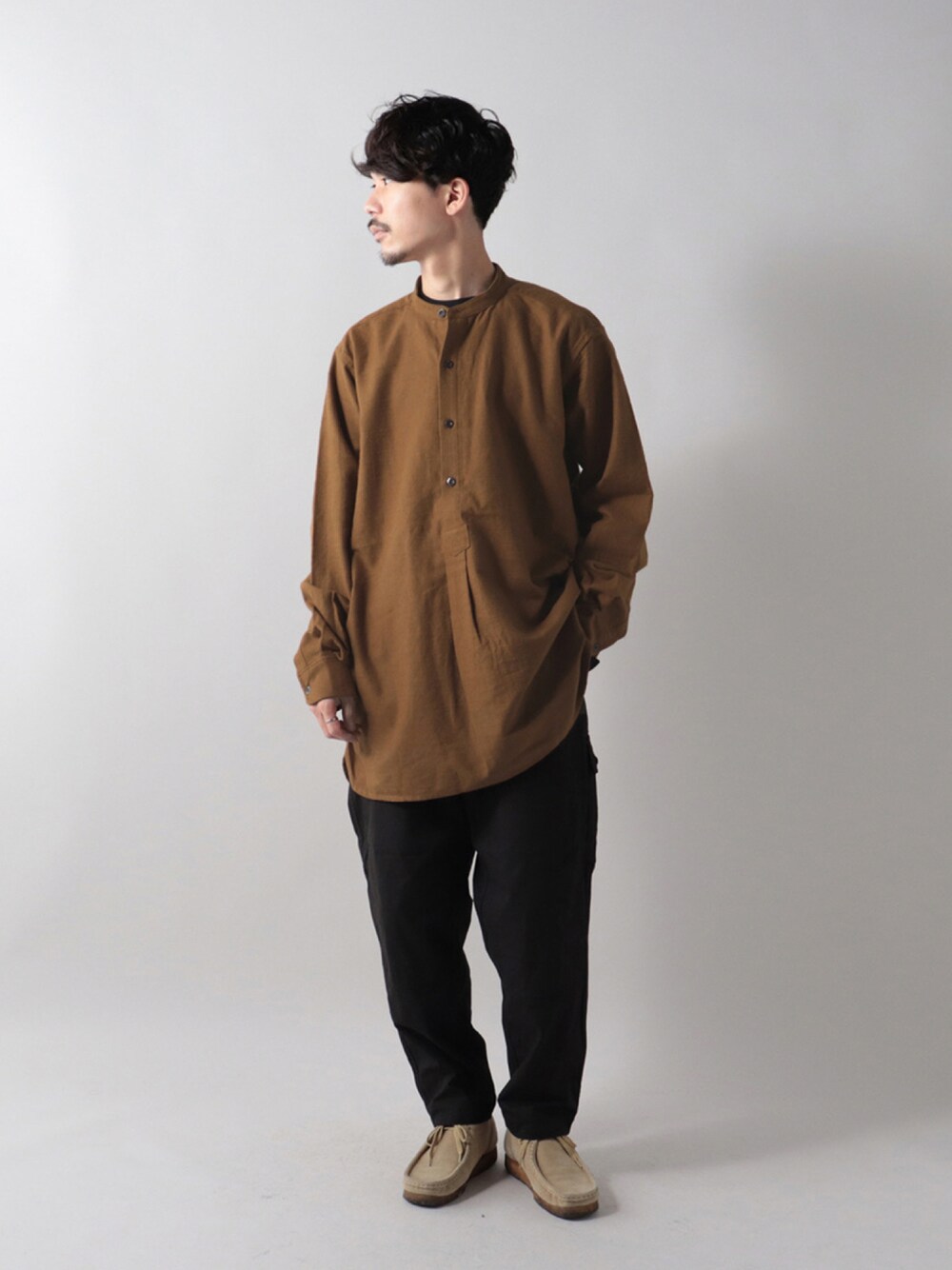 「ビッグシルエット、ミリタリー、カーゴパンツ、休日スタイル、ブラウン、military、FREDY&GLOSTER、ビックシルエット、gloster、お洒落さんとつながりたい、フレディアンドグロスター、おしゃれさんと繋がりたい、いいね、save、フォローお願いします🤑、秋服準備はじめました、ラブアンドピース2021」｜「ARMY TWILLの【ARMY TWILL/アーミーツイル】コットンスラブ スリーピングシャツ（シャツ/ブラウス、ブラウン系）」を使った、katsuさん（メンズ・170cm）の秋コーディネートの1枚目の写真