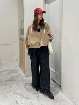 「CIAOPANIC TYPY（チャオパニックティピー）の【ゆるっと抜け感大人フーディー】ドルマンスリーブピグメントダンボールパーカー（パーカー、ベージュ系）」を使った、ちなさん（レディース・162cm）の秋コーディネート