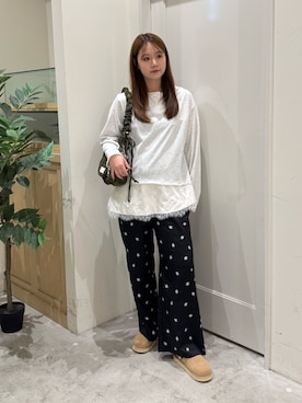 「CIAOPANIC TYPY（チャオパニックティピー）の∴【前後2WAY】ヘンリーネックサテンレースドッキングシアースラブTee（Tシャツ/カットソー、ホワイト系）」を使った、ちなさん（レディース・162cm）の秋コーディネート
