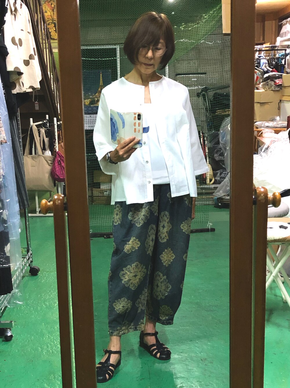 「デニムパンツ、シンプルコーデ、オトナカジュアル、白ブラウス」｜「FaI'beuのアイテム（シャツ/ブラウス、ホワイト系）」を使った、ruadaisukiさん（レディース・158cm）の春コーディネートの1枚目の写真
