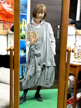 「koibito misakiのアイテム（ジャンパースカート、グレー系）」を使った、ruadaisukiさん（レディース・158cm）の春コーディネート