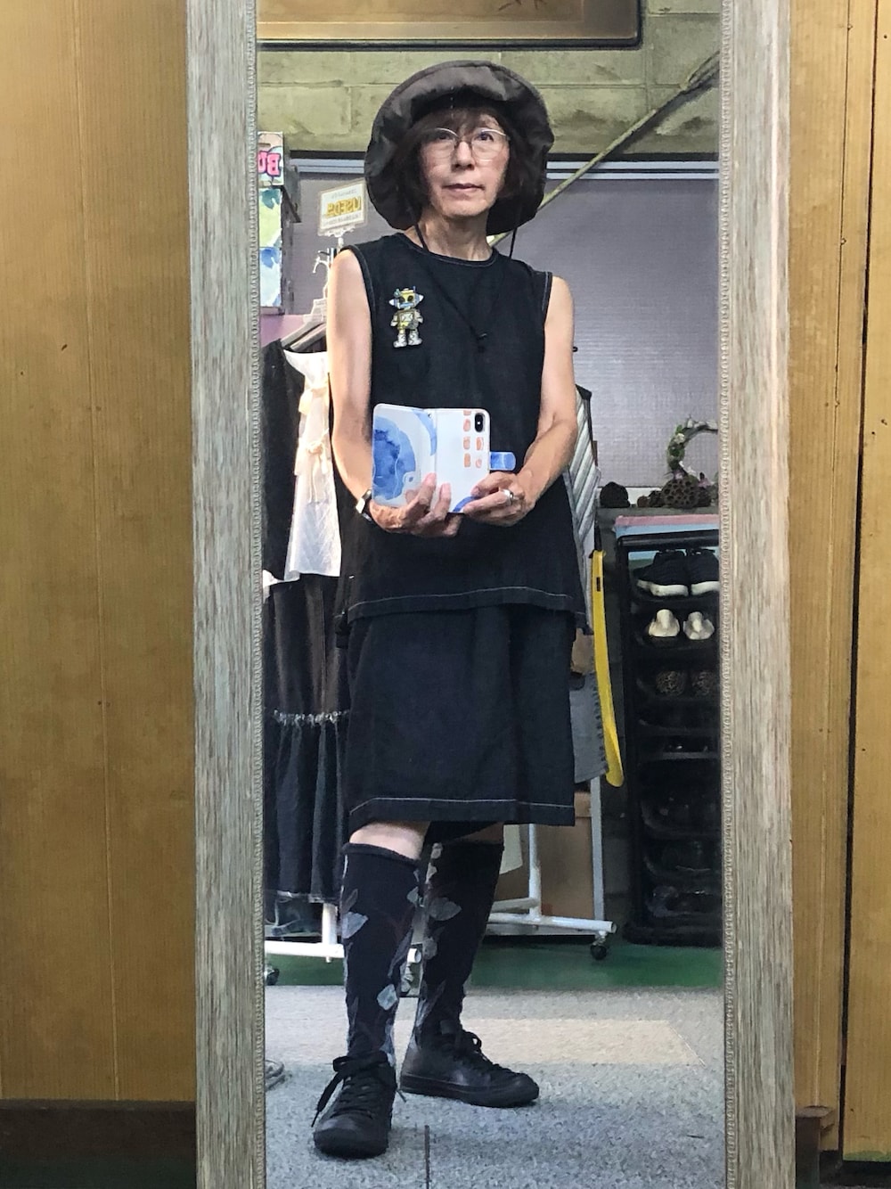 「ショートパンツ、デニムコーデ、ブラック、カジュアル」｜「URBAN RESEARCH DOORSのアイテム（ベスト、ブラック系）」を使った、ruadaisukiさん（レディース・158cm）の秋コーディネートの1枚目の写真