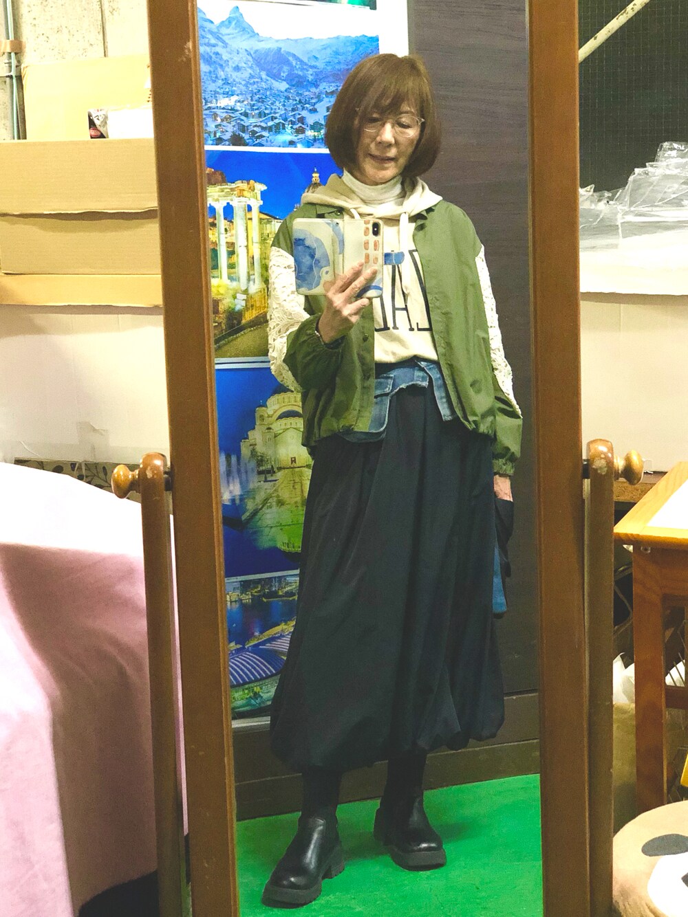 「古着MIX、ブラウス、パーカー、大人女子、カーキ」｜「TRUBEのアイテム（スカート、ブラック系）」を使った、ruadaisukiさん（レディース・158cm）の春コーディネートの1枚目の写真