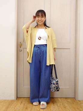 「SHOO・LA・RUE（シューラルー）の【高レビュー/洗濯後しわになりにくい/体型カバー】きちんとゆるっと 大人の抜け感 ポンチョ風カラーシャツ（シャツ/ブラウス、イエロー系）」を使った、とろろさん（レディース・153cm）の夏コーディネート