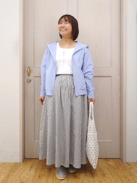 「SHOO・LA・RUE（シューラルー）の【ひんやり/UV/洗濯機可】日焼け対策も快適に 指穴つき ジップパーカー（パーカー、ブルー系）」を使った、とろろさん（レディース・153cm）の夏コーディネート